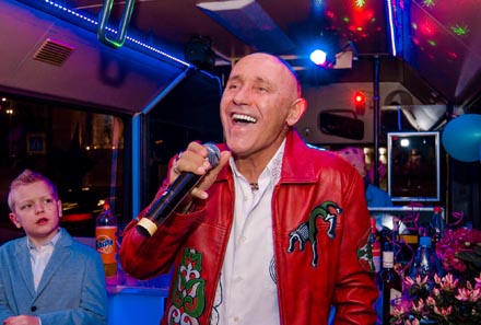 partybuszon-sztarfellepok-fotok